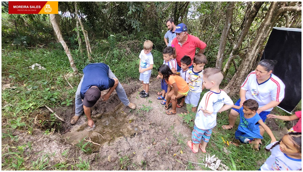 em-comemoracao-ao-dia-mundial-da-agua,-alunos-visitam-nascente-no-bairro-tres-pontes